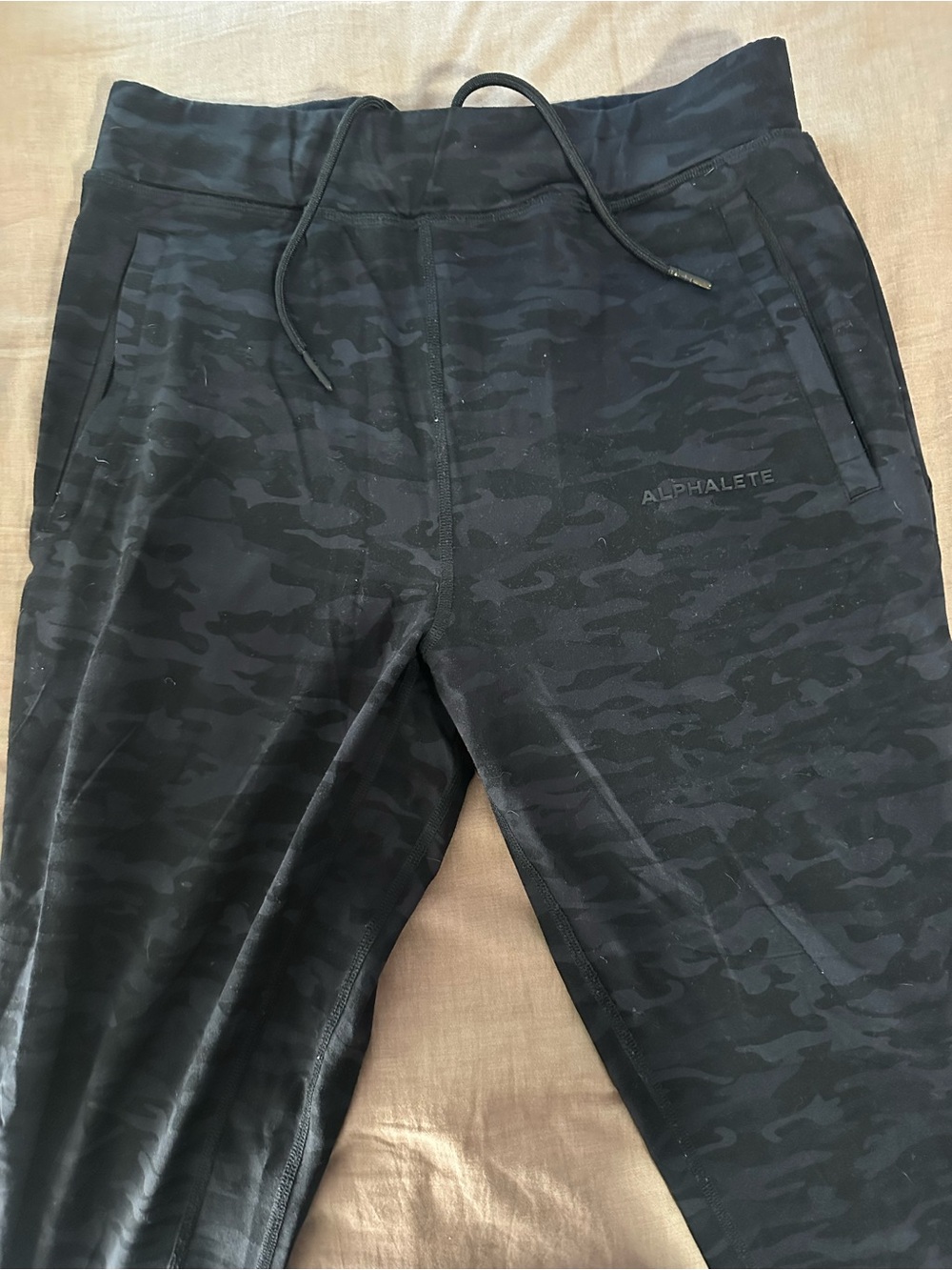 Alphalete Men's Black Camo Joggers - Subtle Pattern